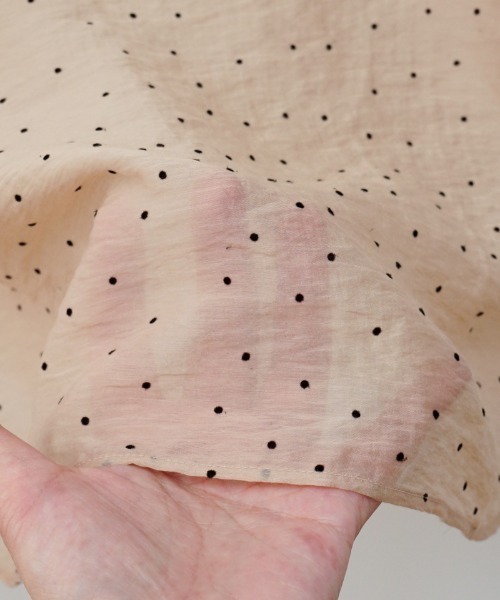 flower(フラワー)の「シアードットブラウス(シャツ/ブラウス・レディース・ベージュ/アイボリー・FREE)」の5枚目の写真