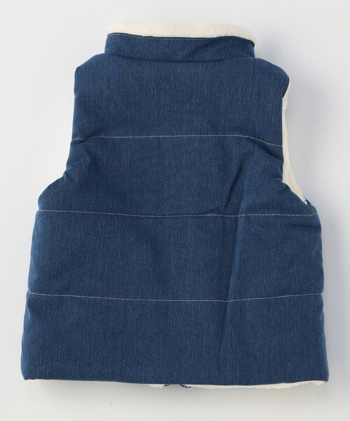 COMME CA ISM（コムサイズム）の「【リバーシブル】デニム調×ボア　中綿ベスト（ダウンベスト・キッズ・インディゴブルー・130cm/140cm/120cm/150cm/110cm）」の3枚目の写真