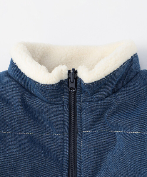COMME CA ISM（コムサイズム）の「【リバーシブル】デニム調×ボア　中綿ベスト（ダウンベスト・キッズ・インディゴブルー・130cm/140cm/120cm/150cm/110cm）」の4枚目の写真