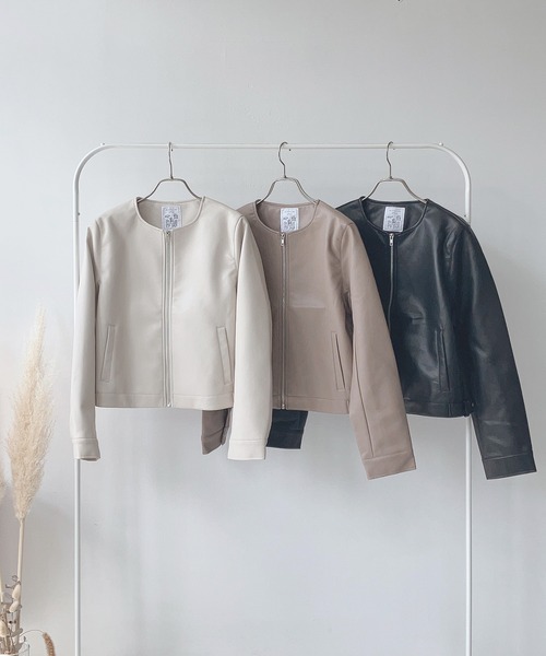 AS KNOW AS plus(アズノゥアズプラス)の「☆ノーカラーライダースジャケット 【2023AWアイテム】(ライダースジャケット・レディース・ブラック/アイボリー/グレイッシュベージュ・FREE)」の4枚目の写真