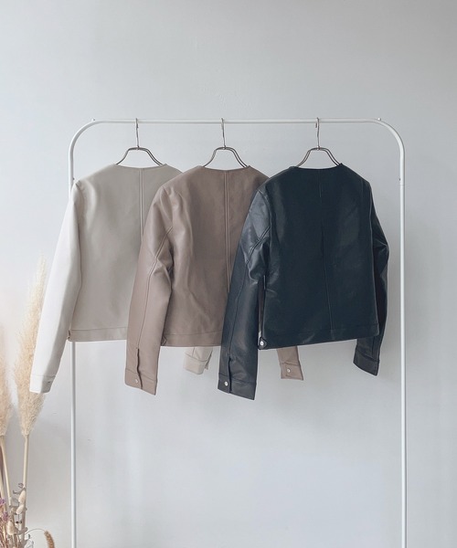 AS KNOW AS plus(アズノゥアズプラス)の「☆ノーカラーライダースジャケット 【2023AWアイテム】(ライダースジャケット・レディース・ブラック/アイボリー/グレイッシュベージュ・FREE)」の6枚目の写真