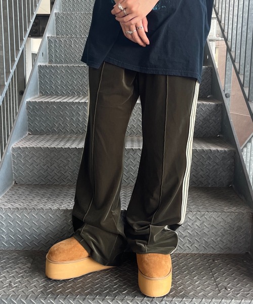 WEGO（ウィゴー）の「WEGO/フェイクムートンブーツ（ブーツ・レディース・ベージュ/ブラック・LARGE/MEDIUM）」の4枚目の写真