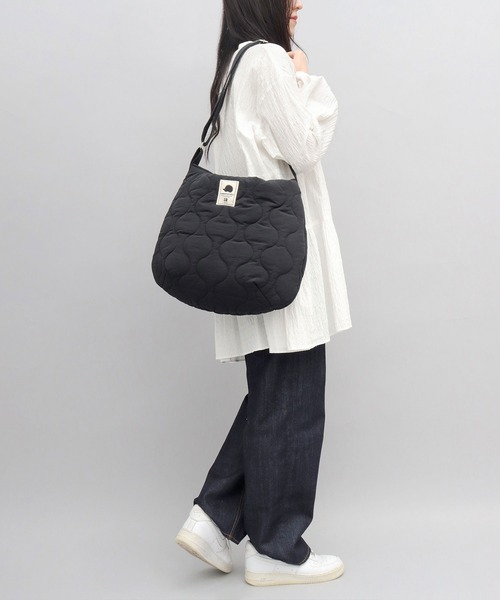 SCANDINAVIAN FOREST（スカンジナビアン・フォレスト）の「軽量 キルティング バルーン ショルダーバッグ（ショルダーバッグ・レディース・ブラック/オフホワイト・FREE）」の13枚目の写真