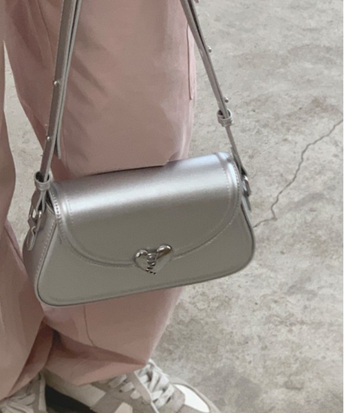 mushwear（マッシュウェア）の「ハートスモールショルダーバッグ（ショルダーバッグ・レディース・シルバー/ブラック・FREE）」の6枚目の写真