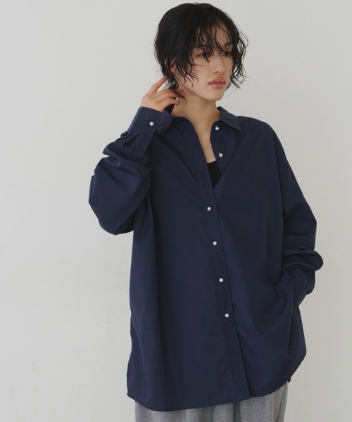 Aunt Marie's（アントマリーズ）の「パールボタンオーバーサイズベーシックルーズシャツ（シャツ/ブラウス・レディース・ネイビー/ストライプ/ホワイト/ピンク/サックスブルー・FREE）」の7枚目の写真