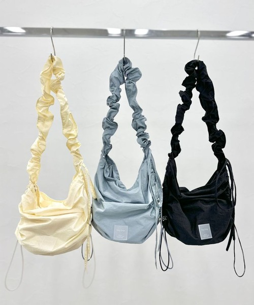 tiny tiny（ティニーティニー）の「ギャザーソフトショルダーバッグM[tiny tiny(ティニーティニー)]（ショルダーバッグ・レディース・ブラック/ブルー/シルバー・0）」の9枚目の写真