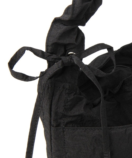 tiny tiny（ティニーティニー）の「ギャザーソフトショルダーバッグM[tiny tiny(ティニーティニー)]（ショルダーバッグ・レディース・ブラック/ブルー/シルバー・0）」の15枚目の写真