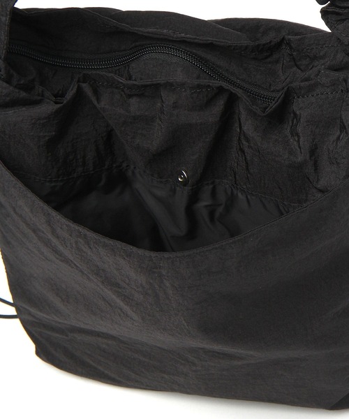 tiny tiny（ティニーティニー）の「ギャザーソフトショルダーバッグM[tiny tiny(ティニーティニー)]（ショルダーバッグ・レディース・ブラック/ブルー/シルバー・0）」の5枚目の写真