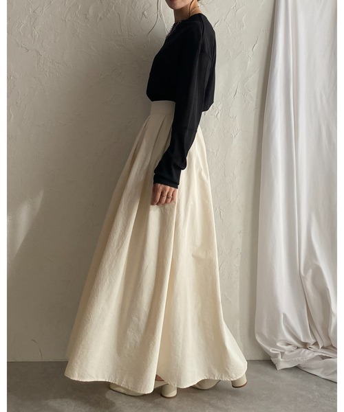 She's Closet(シーズクローゼット)の「Aラインナイロンボリュームタックフレアロングスカート(スカート・レディース・アイボリー/ブラック/チャコール/カーキ・FREE)」の8枚目の写真