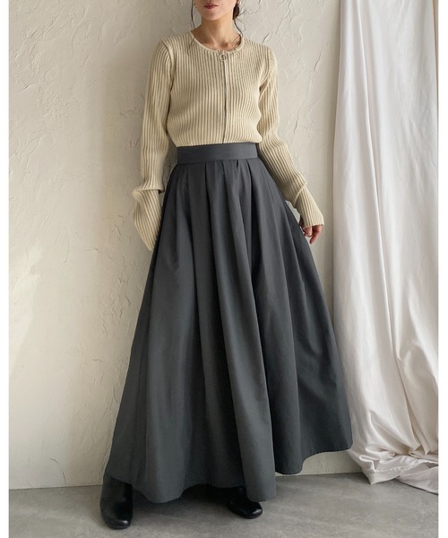 She's Closet(シーズクローゼット)の「Aラインナイロンボリュームタックフレアロングスカート(スカート・レディース・アイボリー/ブラック/チャコール/カーキ・FREE)」の12枚目の写真