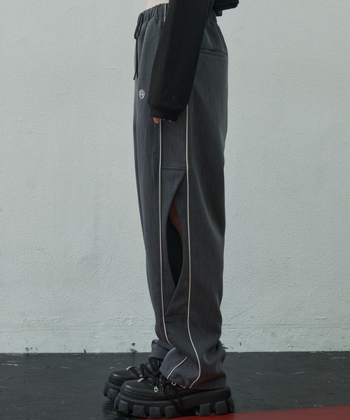 AIVER（アイバー）の「AIVER　カットアウトトラックパンツ（その他パンツ・メンズ・テラコッタ/グレー/ブラック・SMALL/MEDIUM/LARGE）」の17枚目の写真