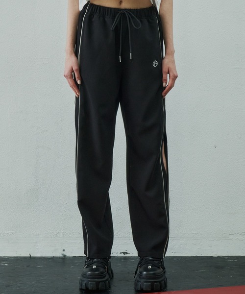 AIVER（アイバー）の「AIVER　カットアウトトラックパンツ（その他パンツ・メンズ・テラコッタ/グレー/ブラック・SMALL/MEDIUM/LARGE）」の7枚目の写真