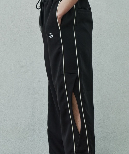 AIVER（アイバー）の「AIVER　カットアウトトラックパンツ（その他パンツ・メンズ・テラコッタ/グレー/ブラック・SMALL/MEDIUM/LARGE）」の11枚目の写真