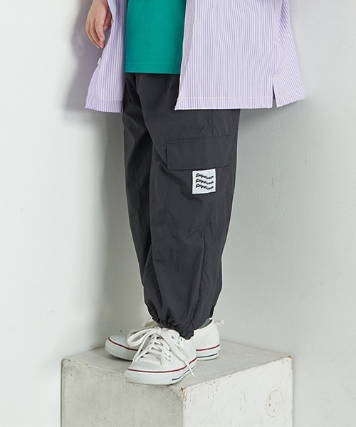 b・ROOM(ビールーム)の「イージーワイドカーゴパンツ(その他パンツ・キッズ・ベージュ/パープル/チャコール/アイボリー・140cm/150cm/100cm/120cm/130cm/110cm)」の3枚目の写真