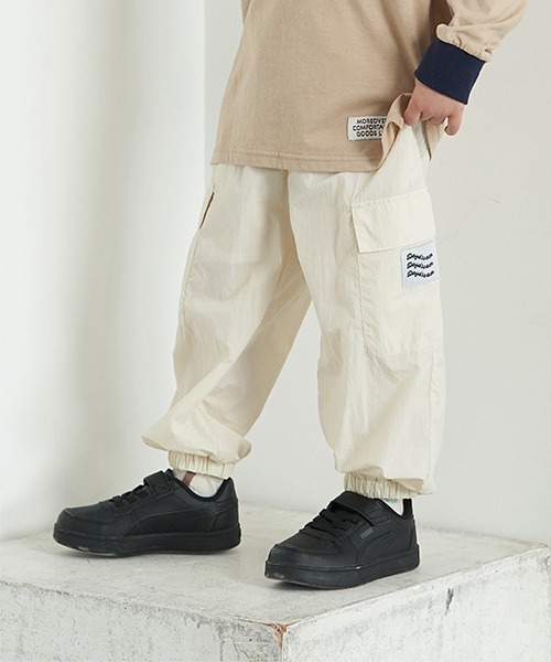 b・ROOM(ビールーム)の「イージーワイドカーゴパンツ(その他パンツ・キッズ・ベージュ/パープル/チャコール/アイボリー・140cm/150cm/100cm/120cm/130cm/110cm)」の2枚目の写真