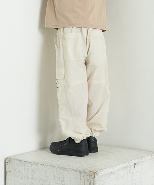 b・ROOM(ビールーム)の「イージーワイドカーゴパンツ(その他パンツ・キッズ・ベージュ/パープル/チャコール/アイボリー・140cm/150cm/100cm/120cm/130cm/110cm)」の13枚目の写真