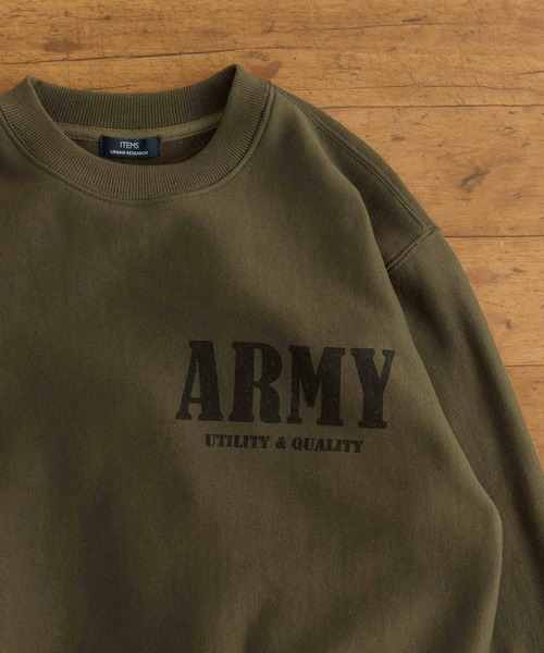 ITEMS URBANRESEARCH（アイテムズ アーバンリサーチ）の「ARMY Logo スウェットプルオーバー（スウェット・メンズ・カーキ/オートミール・MEDIUM/LARGE）」の8枚目の写真