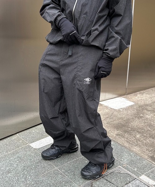 WHO'S WHO gallery(フーズフーギャラリー)の「【KOOKY'N/クーキー】BRONXテックトラックパンツ(カーゴパンツ・メンズ・チャコールグレー/ブラック/ホワイト・FREE)」の8枚目の写真