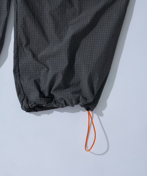 WHO'S WHO gallery(フーズフーギャラリー)の「【KOOKY'N/クーキー】BRONXテックトラックパンツ(カーゴパンツ・メンズ・チャコールグレー/ブラック/ホワイト・FREE)」の16枚目の写真