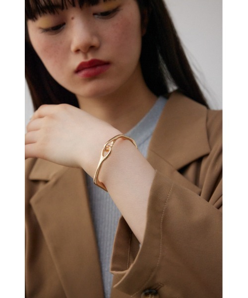 AZUL by moussy（アズールバイマウジー）の「ドローイングウエーブフックバングル（ブレスレット・レディース・ゴールド系その他/シルバー・FREE）」の4枚目の写真