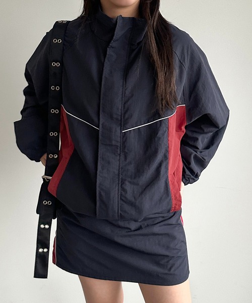 apres jour mignon（アプレジュールミニョン）の「ナイロン切り替えジャケット【ZOZOTOWN限定アイテム】（ブルゾン・レディース・ネイビー/ブラック/ブルー/チャコールグレー・フリー/X-LARGE）」の4枚目の写真