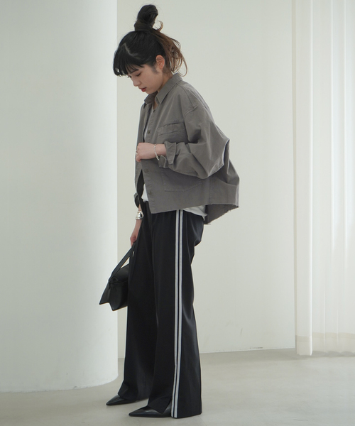 AP STUDIO（エーピーストゥディオ）の「ミリタリークロップドシャツ（シャツ/ブラウス・レディース・カーキ/アイボリー・FREE）」の6枚目の写真