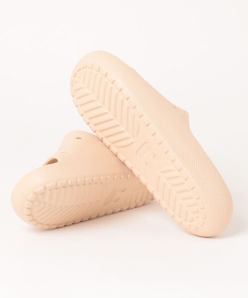 crocs（クロックス）の「クロックス クラシック スライド / crocs Classic Slide 2.0（サンダル・レディース・ブラック/ベージュ/グレー系その他2/ホワイト・22cm/23cm/24cm/25cm/26cm/27cm/28cm/31cm）」の6枚目の写真
