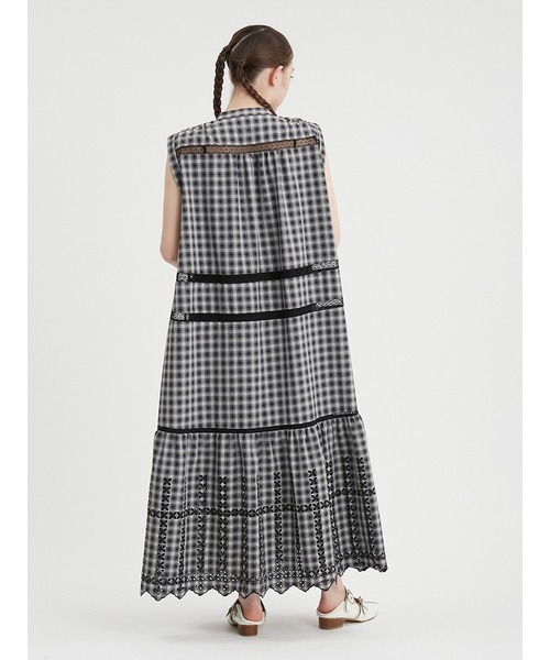 FURFUR(ファーファー)の「スカラ刺繍ワンピース(ワンピース・レディース・チェック/ブラック/サックスブルー・FREE)」の9枚目の写真