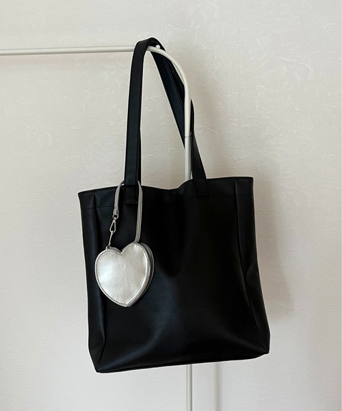 prose verse（プロズヴェール）の「ハートミニポーチ付きトートバッグ（トートバッグ・レディース・ブラック系その他2/シルバー/ブラック系その他・ﾌﾘ-）」の4枚目の写真