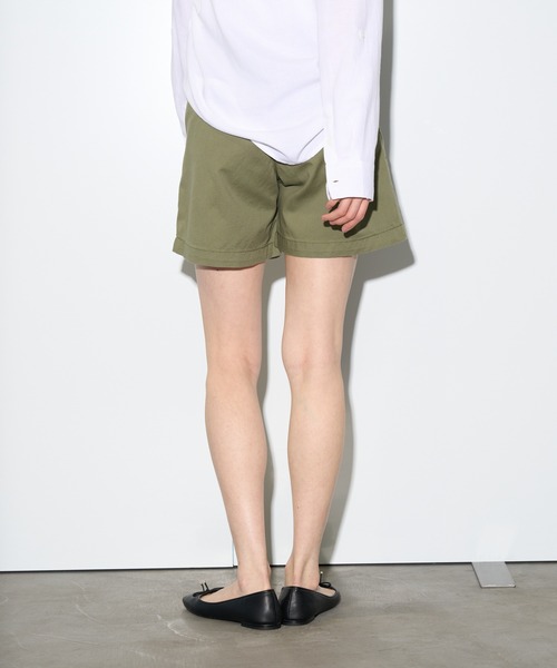 Levi's(リーバイス)の「Levi's/リーバイス PLEATED トラウザー ショートパンツ グリーン DEEP LICHEN(その他パンツ・レディース・グリーン・23inch/24inch/25inch/26inch/27inch/28inch)」の10枚目の写真