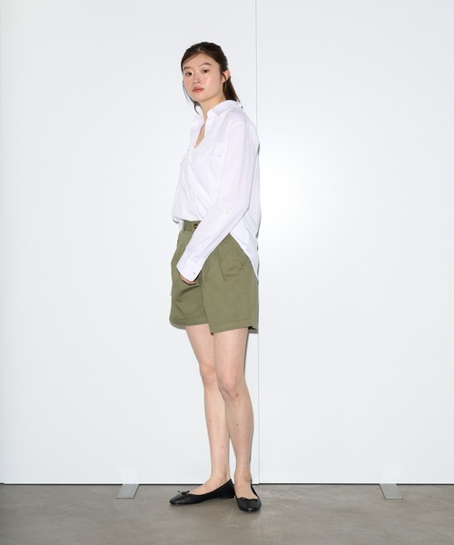 Levi's(リーバイス)の「Levi's/リーバイス PLEATED トラウザー ショートパンツ グリーン DEEP LICHEN(その他パンツ・レディース・グリーン・23inch/24inch/25inch/26inch/27inch/28inch)」の8枚目の写真