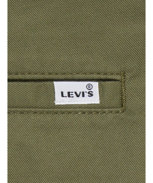 Levi's(リーバイス)の「Levi's/リーバイス PLEATED トラウザー ショートパンツ グリーン DEEP LICHEN(その他パンツ・レディース・グリーン・23inch/24inch/25inch/26inch/27inch/28inch)」の4枚目の写真