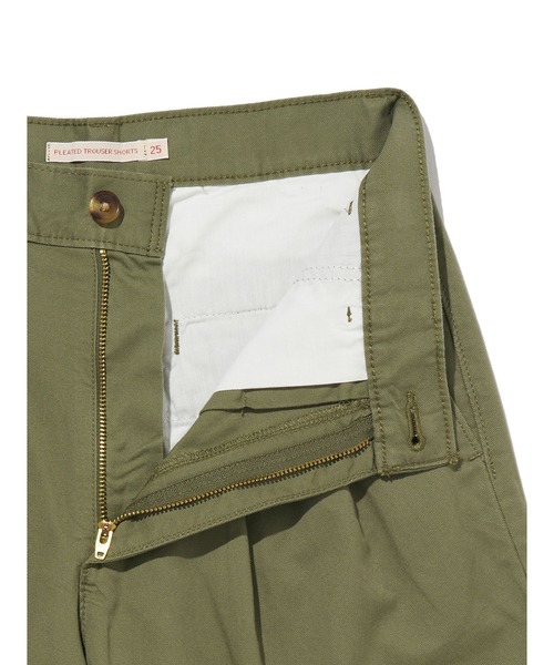 Levi's(リーバイス)の「Levi's/リーバイス PLEATED トラウザー ショートパンツ グリーン DEEP LICHEN(その他パンツ・レディース・グリーン・23inch/24inch/25inch/26inch/27inch/28inch)」の2枚目の写真