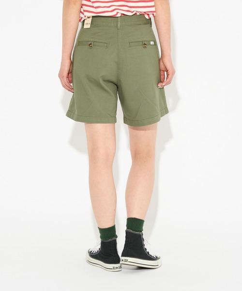 Levi's(リーバイス)の「Levi's/リーバイス PLEATED トラウザー ショートパンツ グリーン DEEP LICHEN(その他パンツ・レディース・グリーン・23inch/24inch/25inch/26inch/27inch/28inch)」の20枚目の写真
