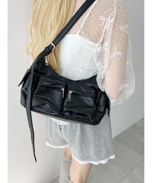 WC（ダブル シー）の「《2WAY》ポケットデザインショルダー（ショルダーバッグ・レディース・シルバー/ブラック・FREE）」の2枚目の写真