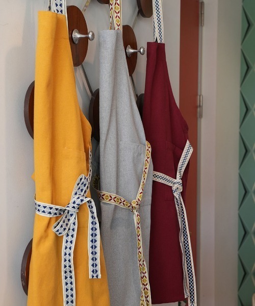 APRON WITH RIBBON/ エプロン ウィズ リボン（エプロン