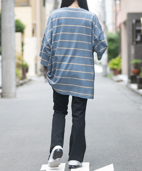 JOHN'S CLOSET（ジョンズクローゼット）の「【40I】マルチボーダー ワイドシルエット 半袖Tシャツ（Tシャツ/カットソー・メンズ・グレー系2/ブラウン系1/ベージュ系1/グリーン系1/ネイビー系2/ブラック系1/グレー系1/ベージュ系2/ネイビー系1/パープル系1/ブルー系1/ホワイト系1・MEDIUM/LARGE/X-LARGE）」の13枚目の写真