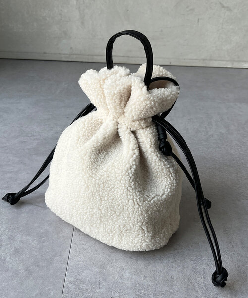 Chez toi(シェトワ)の「ボア巾着BAG(ショルダーバッグ・レディース・チャコールグレー/ベージュ/アイボリー/モカ・FREE)」の11枚目の写真