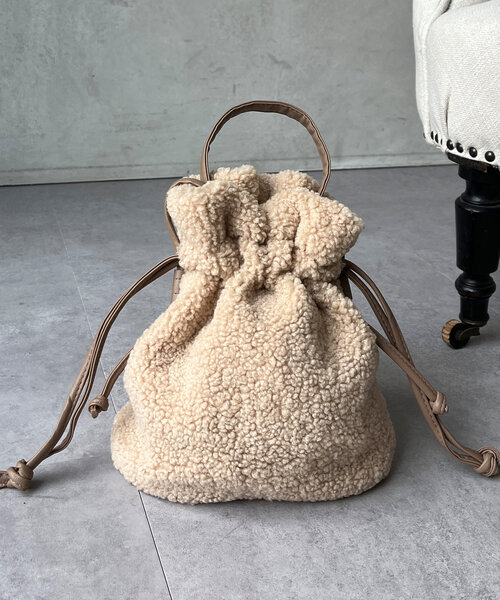 Chez toi(シェトワ)の「ボア巾着BAG(ショルダーバッグ・レディース・チャコールグレー/ベージュ/アイボリー/モカ・FREE)」の18枚目の写真