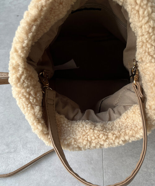 Chez toi(シェトワ)の「ボア巾着BAG(ショルダーバッグ・レディース・チャコールグレー/ベージュ/アイボリー/モカ・FREE)」の20枚目の写真