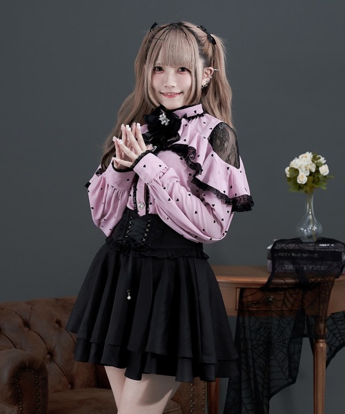 Pal elfy（パルエルフィー）の「肩空きハートフリルブラウス