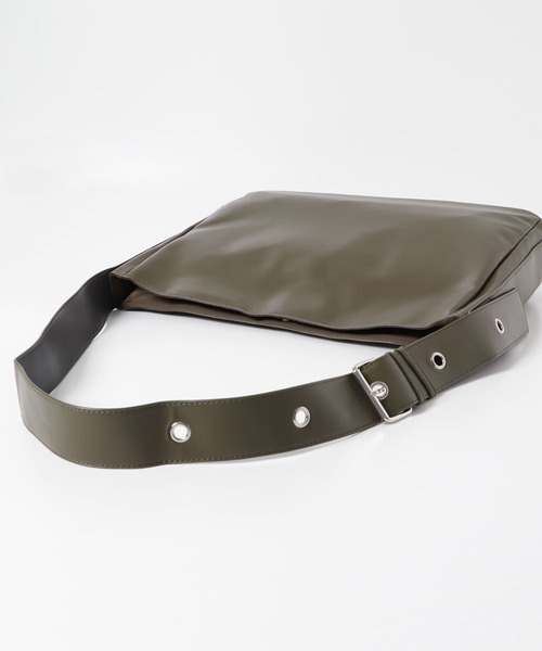 SENSE OF PLACE by URBAN RESEARCH(センスオブプレイスバイアーバンリサーチ)の「フェイクレザーベルテッドショルダー(ショルダーバッグ・メンズ・ブラック/カーキ・ONE)」の18枚目の写真