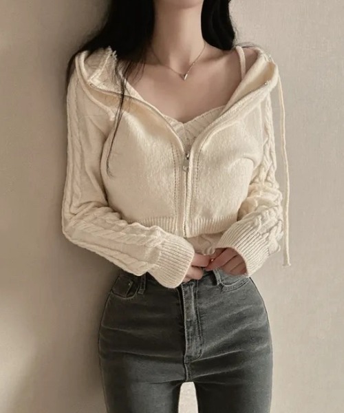 AsRiRe(アスリレイ)の「新色追加/2点セット フード付ショート丈ニットトップス+キャミソール(ニット/セーター・レディース・アイボリー/ベージュ/ブラック/グレー・M)」の9枚目の写真