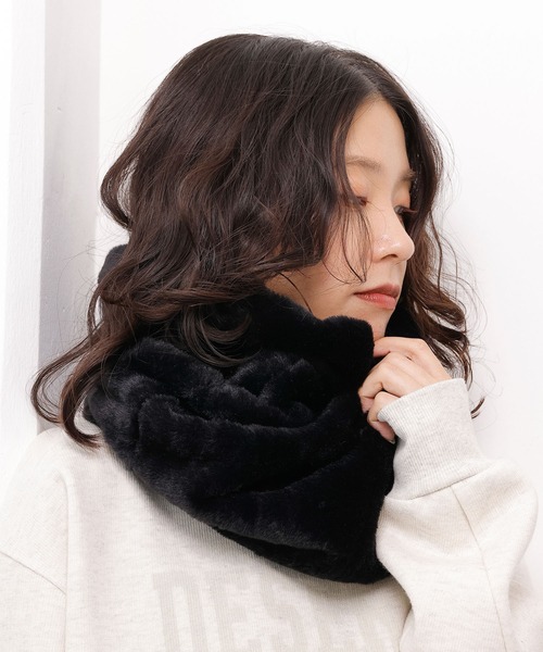 emesuelee（エメスーリー）の「ふわふわモフモフエコファースヌード（ネックウォーマー/スヌード・レディース・ライトベージュ/ライトグレー/ブラック・フリー）」の2枚目の写真