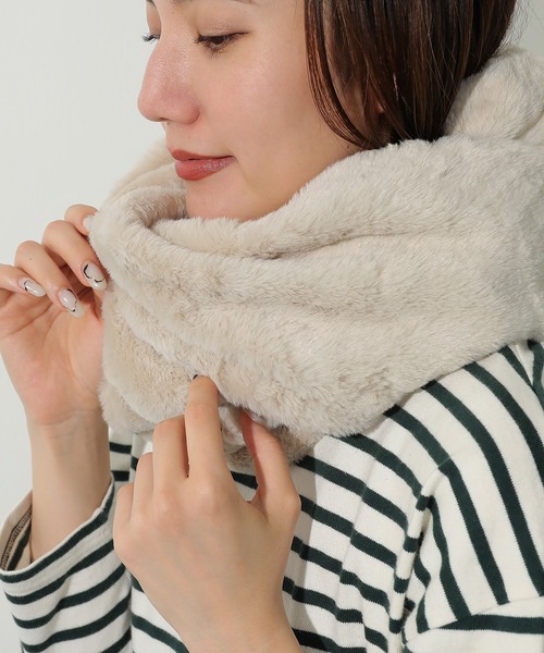 emesuelee（エメスーリー）の「ふわふわモフモフエコファースヌード（ネックウォーマー/スヌード・レディース・ライトベージュ/ライトグレー/ブラック・フリー）」の10枚目の写真