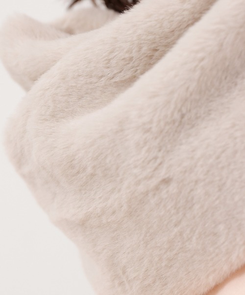 emesuelee（エメスーリー）の「ふわふわモフモフエコファースヌード（ネックウォーマー/スヌード・レディース・ライトベージュ/ライトグレー/ブラック・フリー）」の6枚目の写真