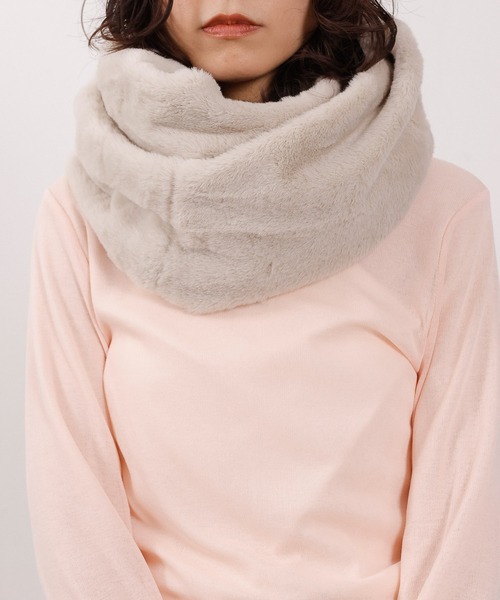 emesuelee（エメスーリー）の「ふわふわモフモフエコファースヌード（ネックウォーマー/スヌード・レディース・ライトベージュ/ライトグレー/ブラック・フリー）」の8枚目の写真