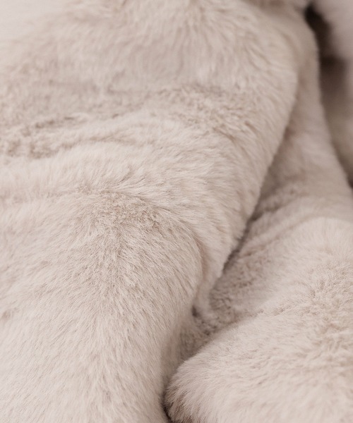 emesuelee（エメスーリー）の「ふわふわモフモフエコファースヌード（ネックウォーマー/スヌード・レディース・ライトベージュ/ライトグレー/ブラック・フリー）」の5枚目の写真