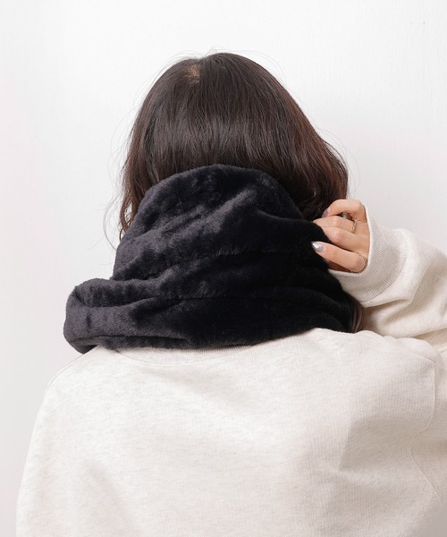 emesuelee（エメスーリー）の「ふわふわモフモフエコファースヌード（ネックウォーマー/スヌード・レディース・ライトベージュ/ライトグレー/ブラック・フリー）」の9枚目の写真