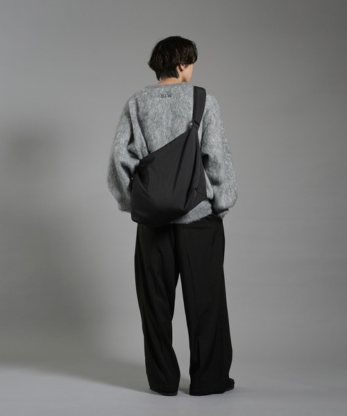 kutir(クティール)の「NYLON BIG SHOULDER BACK/ナイロンビックショルダーバッグ(ショルダーバッグ・メンズ・ブラック/チャコールグレー・FREE)」の6枚目の写真